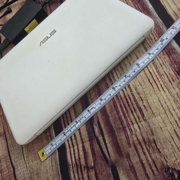 Asus Eee PC 1001P netbook of yore. Miraculously working fine. :-) - Picture 3 of 13